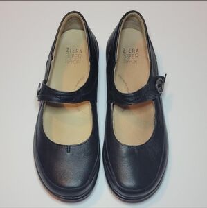 Zeira Super Support. Designed for comfort on the go, the GLORIA Mary Jane